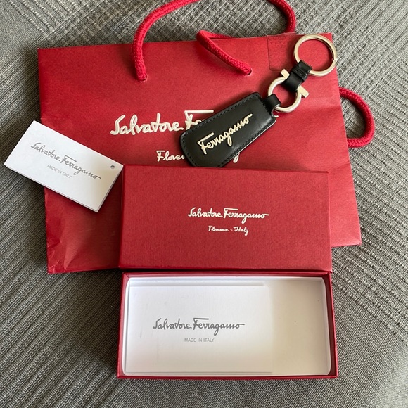 Salvatore Ferragamo 💯 authentic like New Keychain - like new stunning piece - Picture 3 of 3